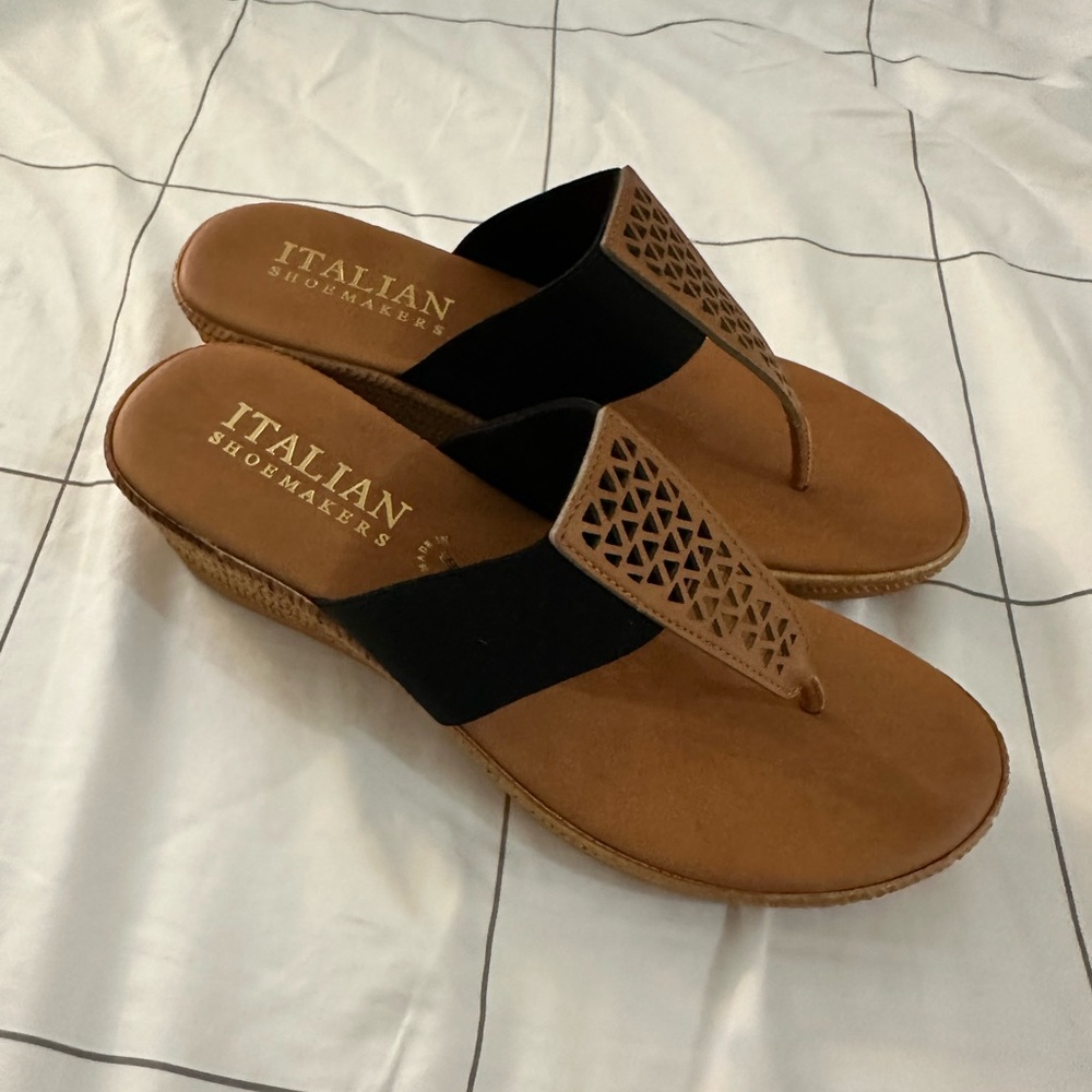 Italian Shoemakers Women’s wedges size 8, new